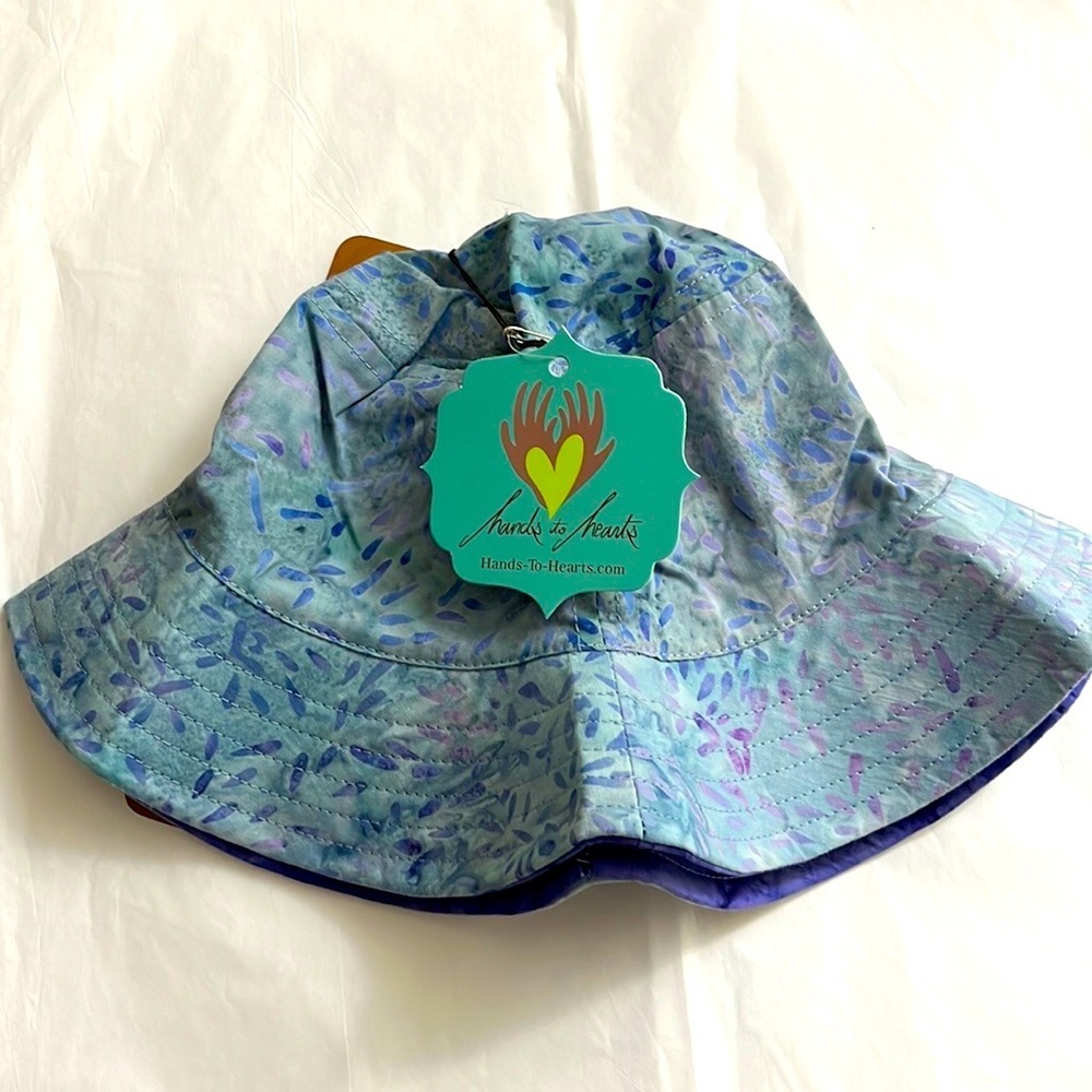 NWT Hands to Hearts batik reversible bucket hat O/S